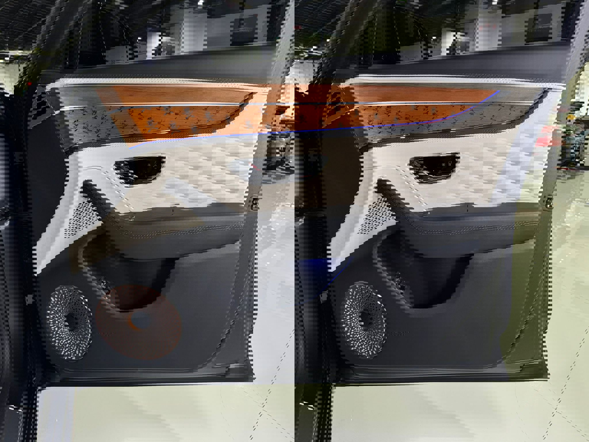 Used 2022 Bentley Flying Spur Plug-In Hybrid image 39