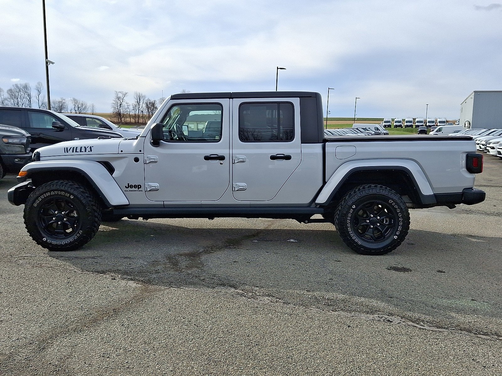 Used 2022 Jeep Gladiator Willys image 4
