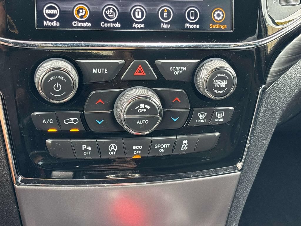 Certified 2020 Jeep Grand Cherokee Laredo AWD/4WD image 30