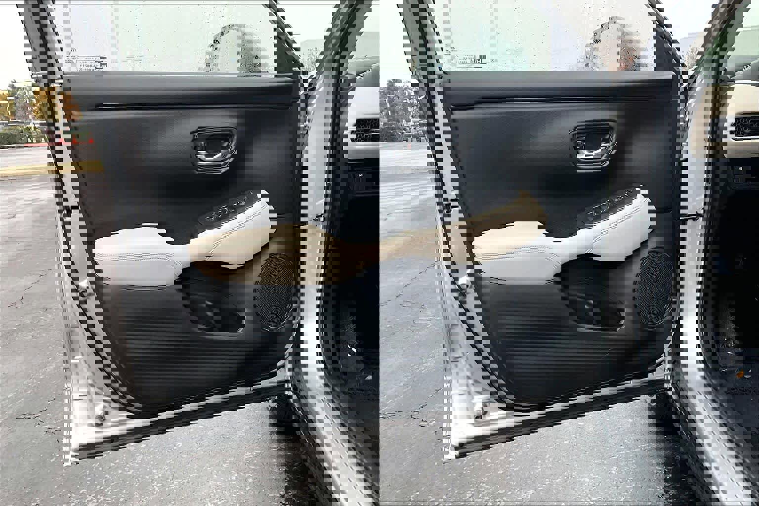 Used 2025 Honda HR-V LX image 25