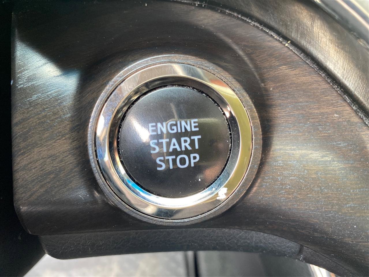 Used 2016 Toyota Avalon Limited image 38