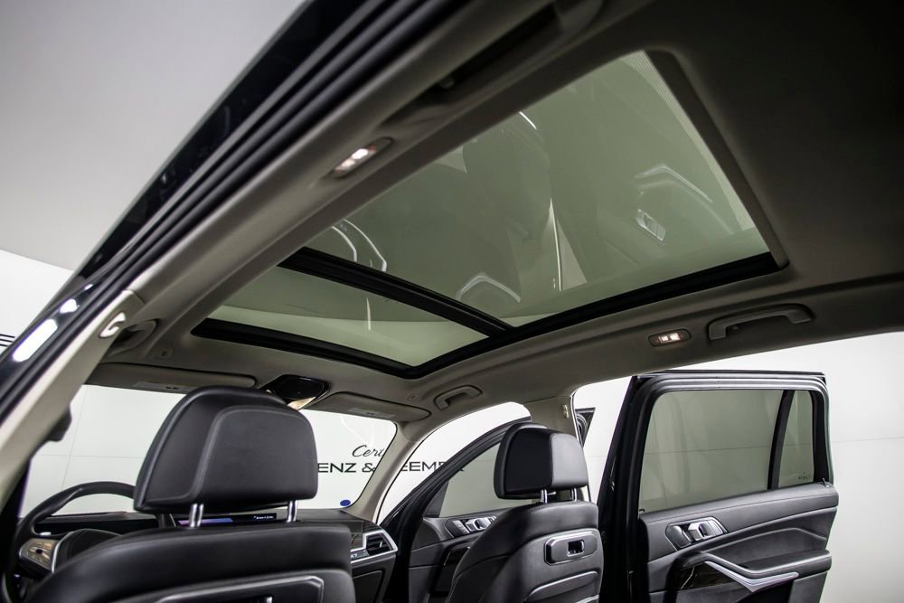 Used 2024 BMW X7 xDrive40i w/ Parking Assistance Package image 23