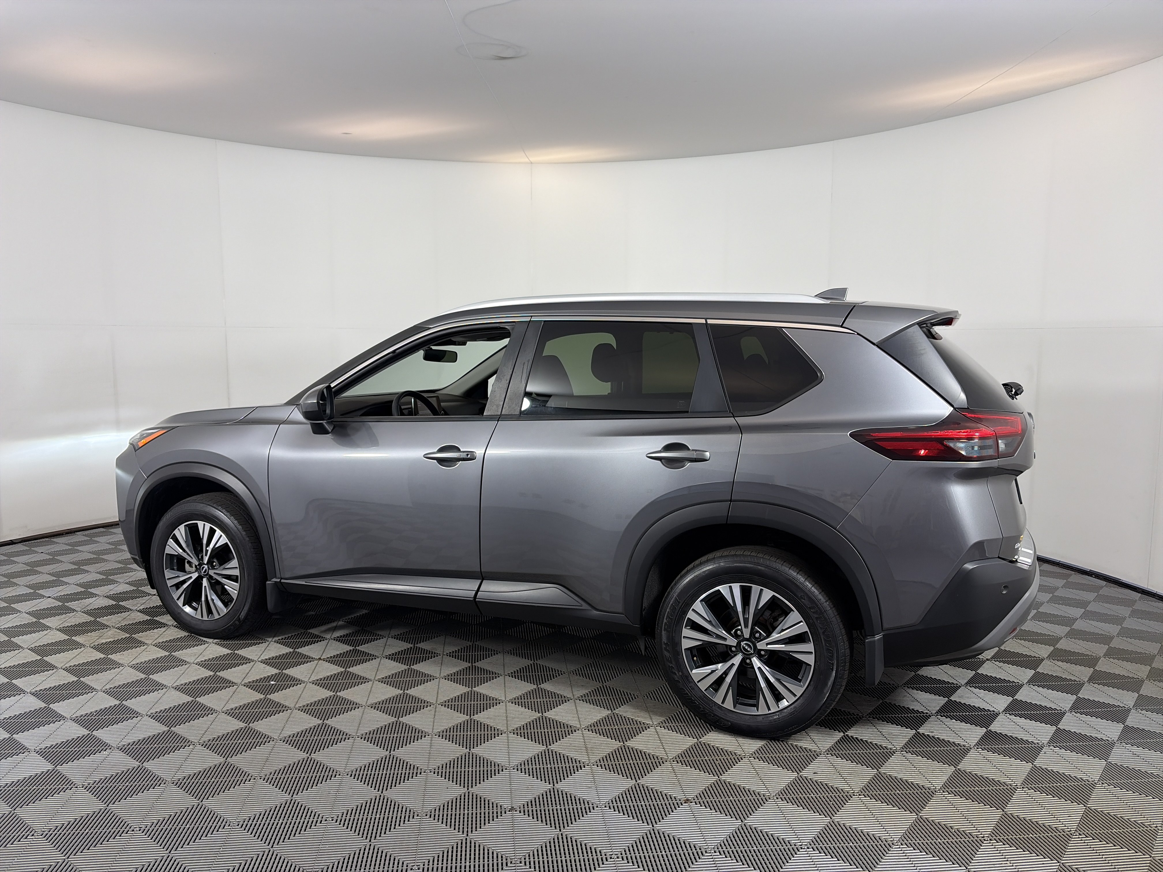 Certified 2023 Nissan Rogue SV w/ SV Premium B Package AWD/4WD image 4
