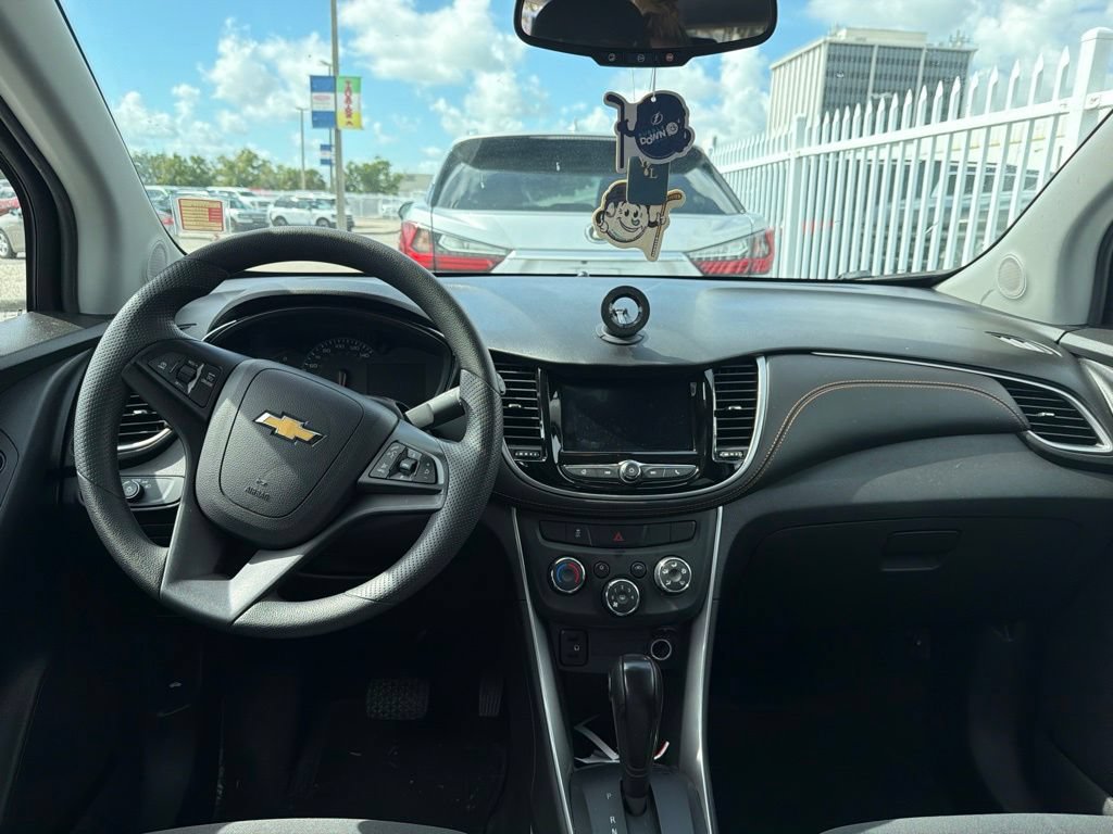 Used 2022 Chevrolet Trax LS w/ Tint and Cruise Package FWD image 10