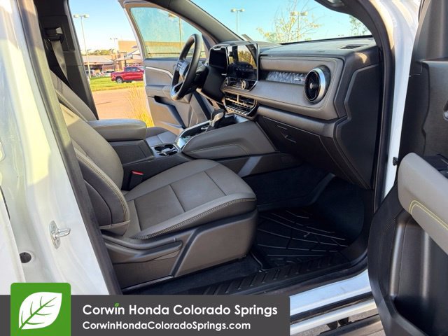 Used 2025 Chevrolet Colorado ZR2 w/ Technology Package AWD/4WD image 22