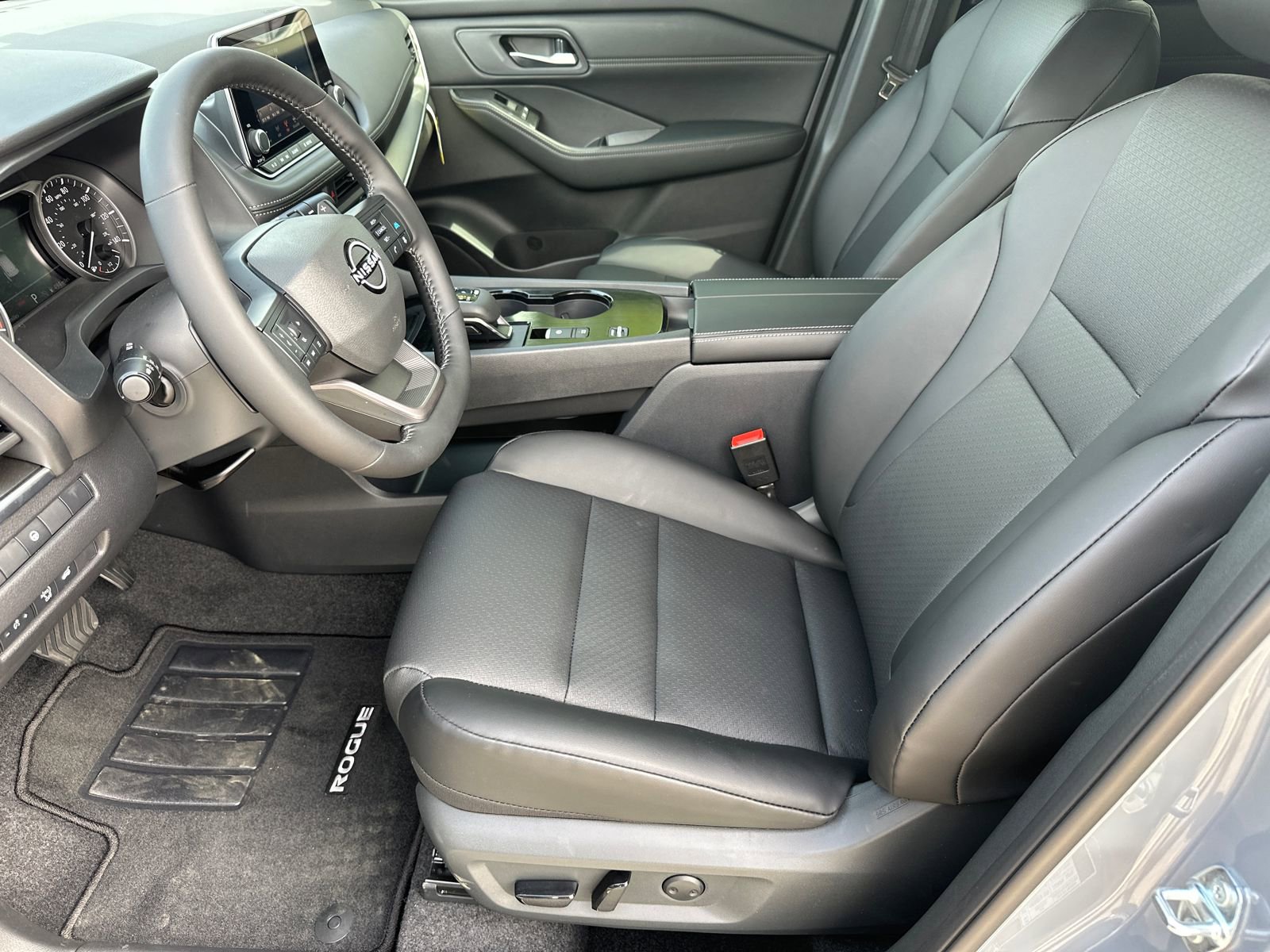 New 2026 Nissan Rogue SV image 7