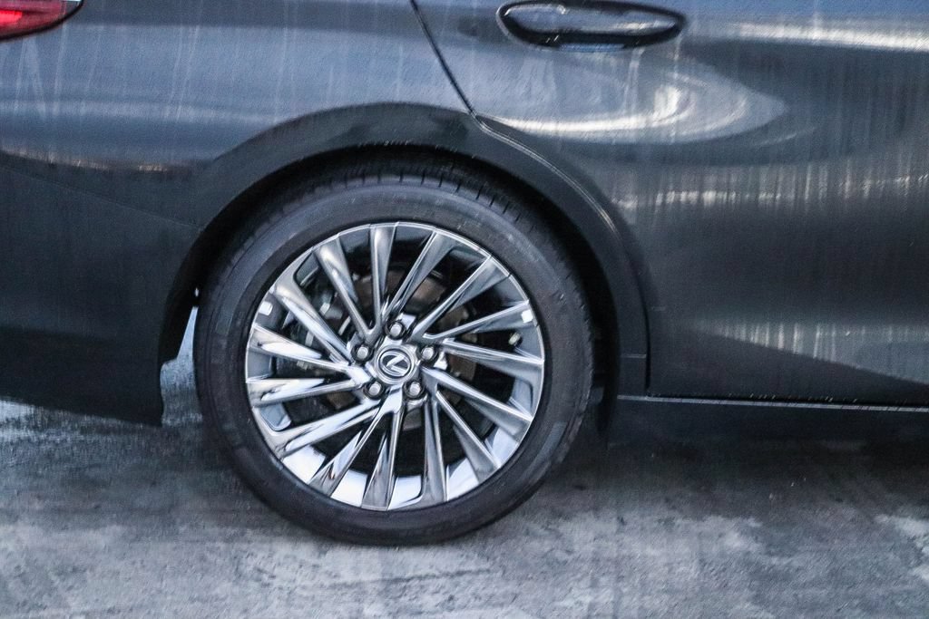 Used 2025 Lexus ES 300h w/ Luxury Package FWD image 12