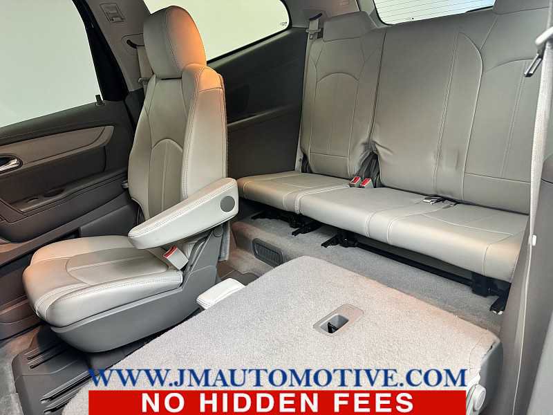 Used 2017 Chevrolet Traverse LT image 21