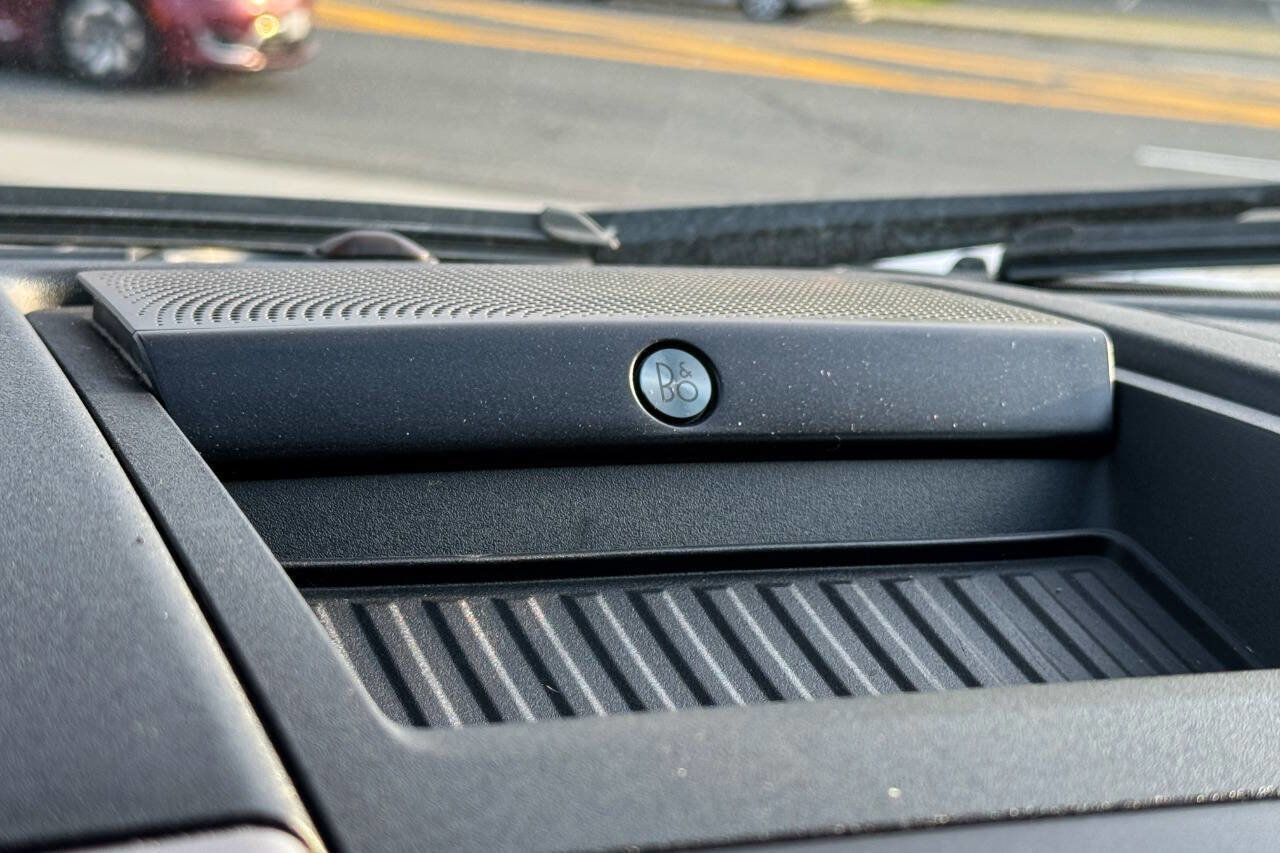 Used 2018 Ford F150 Platinum w/ Equipment Group 701A Luxury image 31