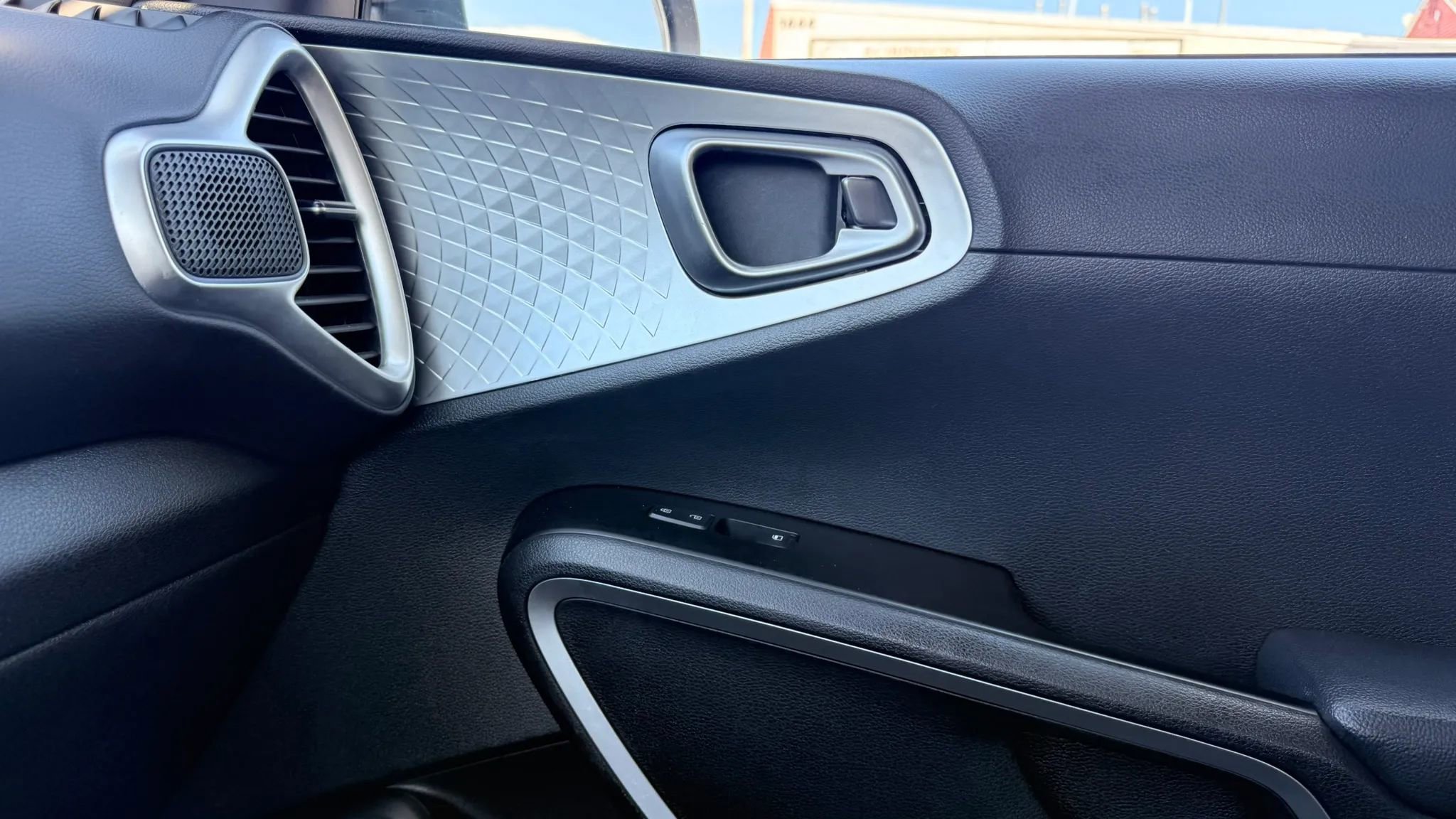 Used 2025 Kia Soul LX w/ LX Technology Package image 25