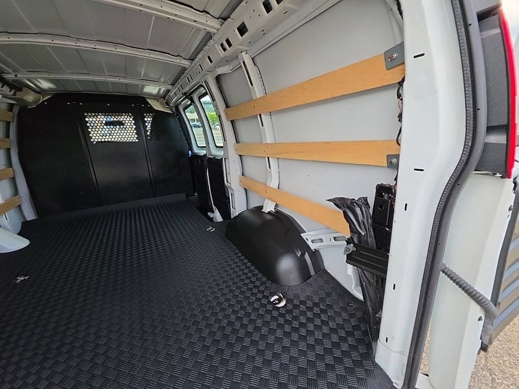 Used 2025 GMC Savana 2500 w/ Driver Convenience Package RWD image 24