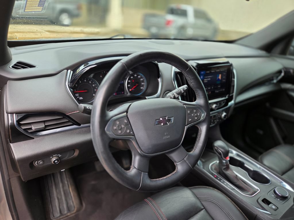 Used 2023 Chevrolet Traverse RS FWD image 17