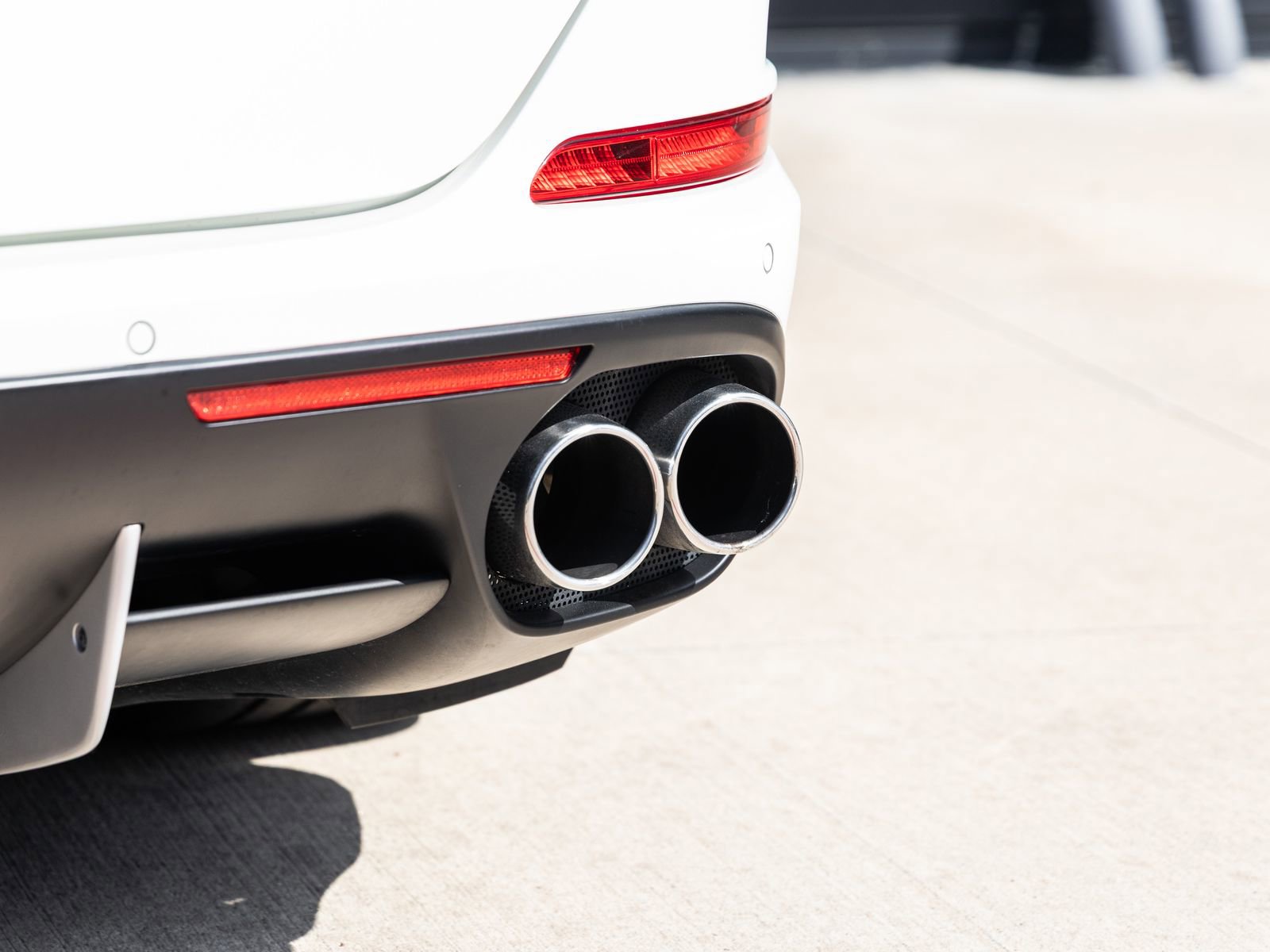 Used 2015 Ferrari California T RWD image 14