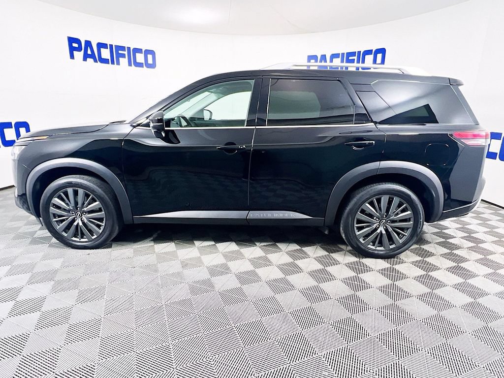 Used 2024 Nissan Pathfinder SL w/ SL Premium Package AWD/4WD image 4