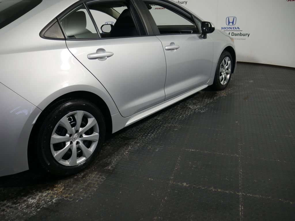 Used 2020 Toyota Corolla LE image 4