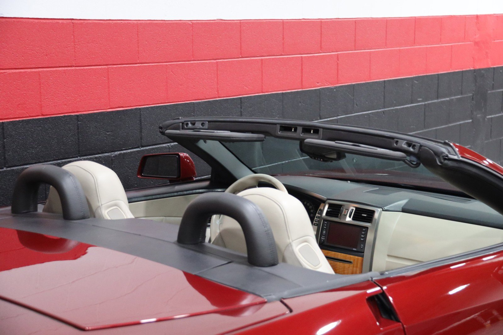 Used 2006 Cadillac XLR image 10