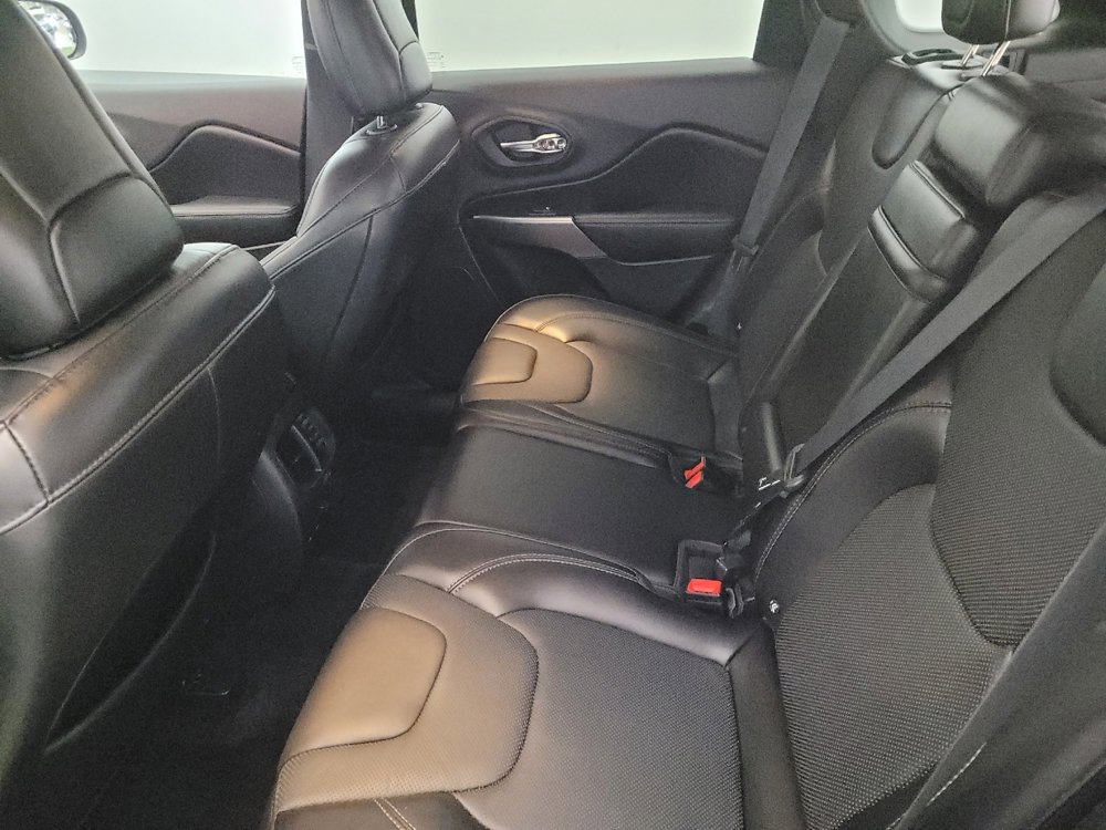 Used 2019 Jeep Cherokee Limited image 18