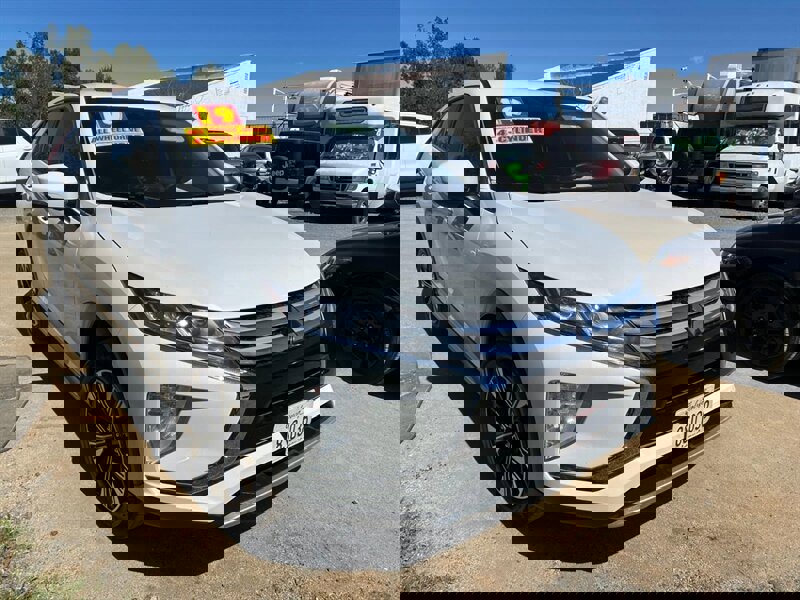 Used 2019 Mitsubishi Eclipse Cross SE image 3