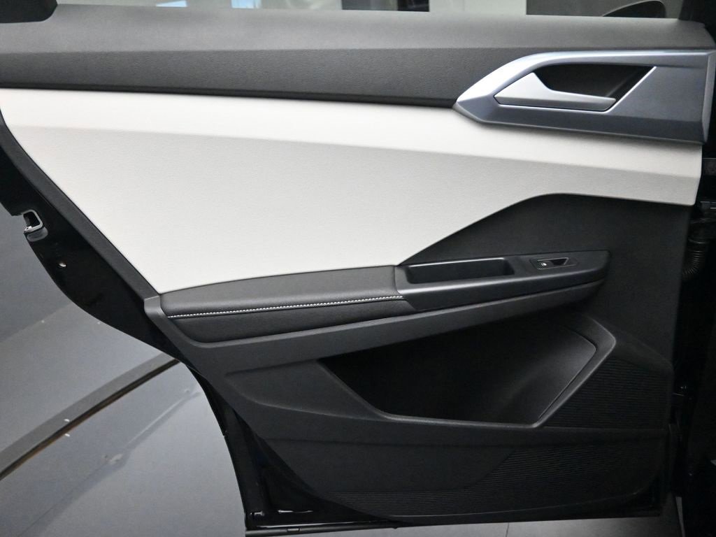 New 2025 Volkswagen Taos SE image 26