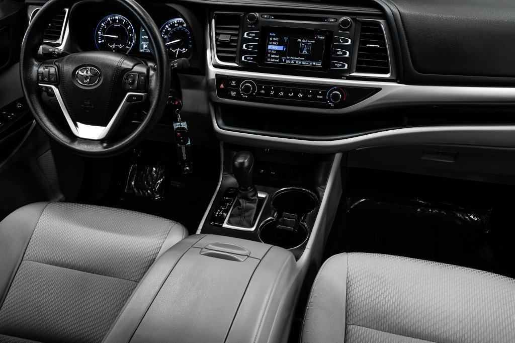 Used 2016 Toyota Highlander LE FWD image 29