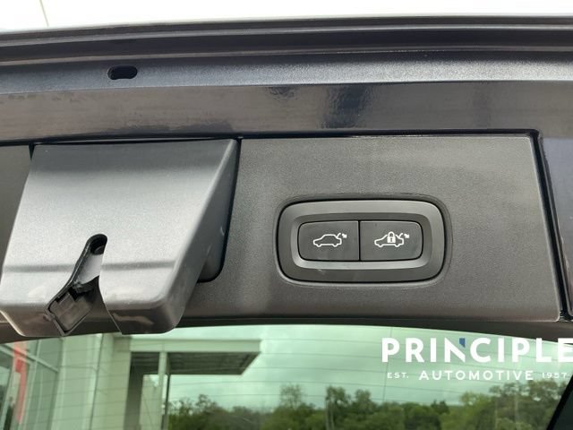 Used 2019 Volvo V90 T5 Inscription w/ Protection Package Premier FWD image 12