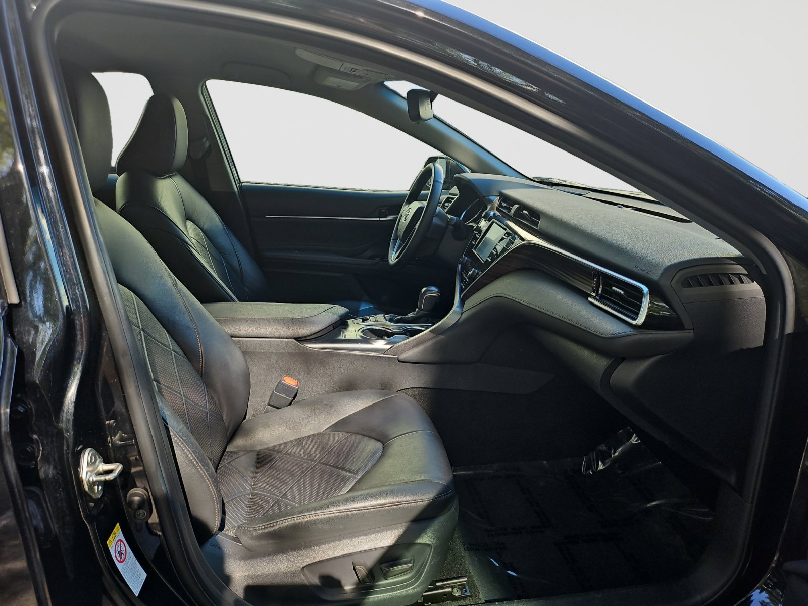 Used 2018 Toyota Camry XLE FWD image 15