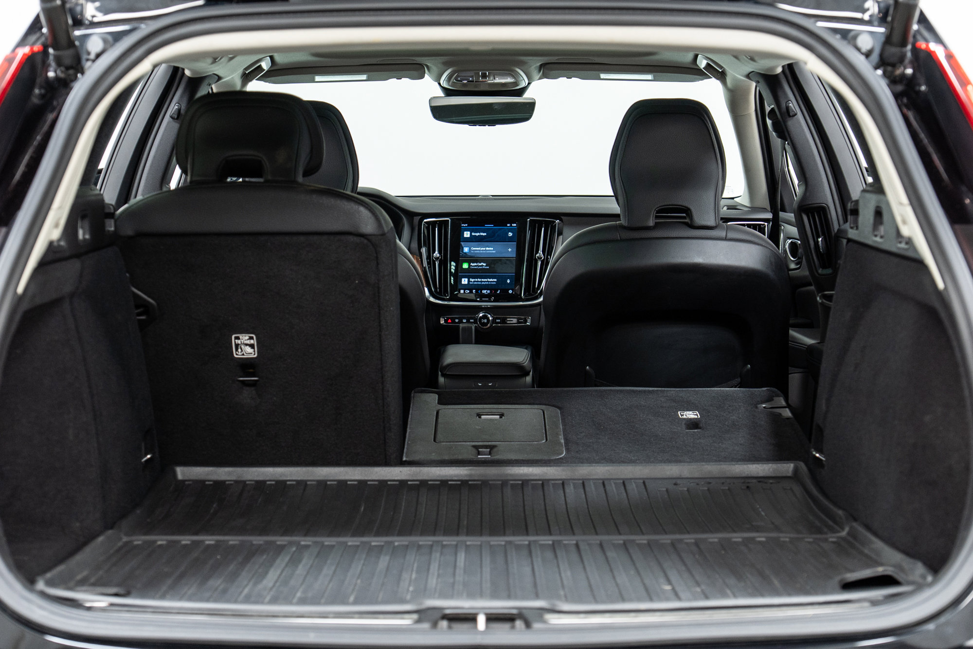 Used 2024 Volvo V60 B5 Cross Country Plus image 10