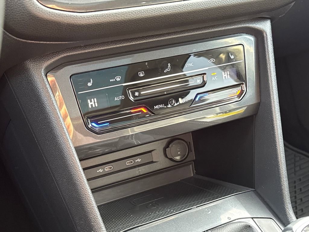 Used 2022 Volkswagen Tiguan SE w/ Panoramic Sunroof Package image 26