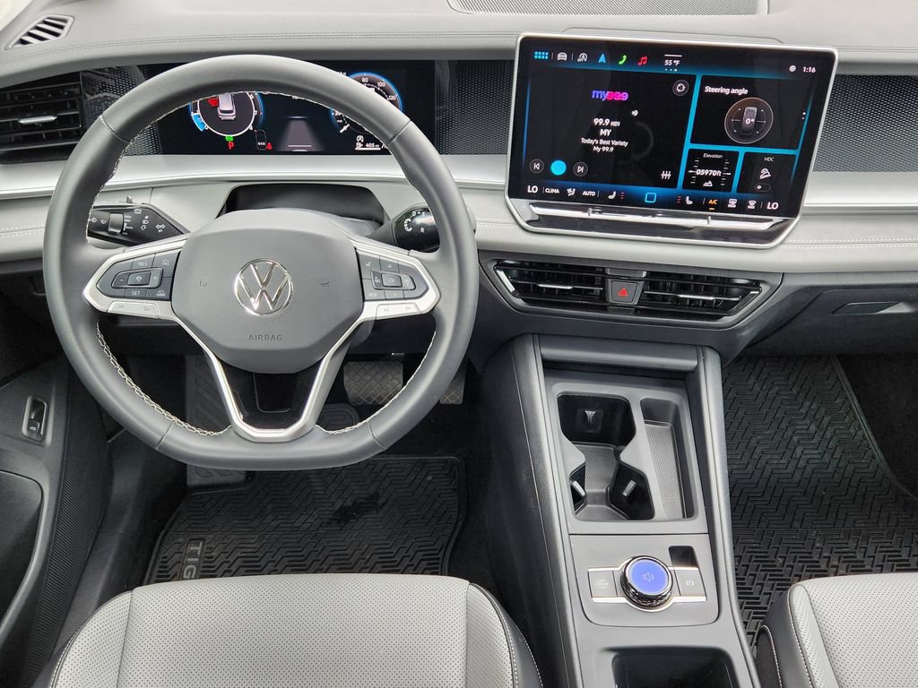 New 2025 Volkswagen Tiguan SE AWD/4WD image 2