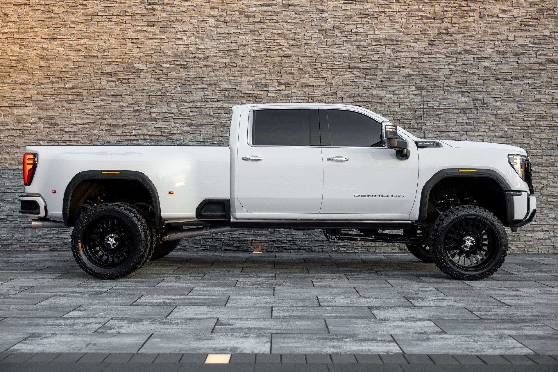 Used 2026 GMC Sierra 3500 Denali Ultimate image 11