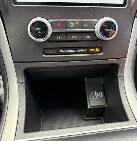 Used 2021 Ford Edge SE image 20