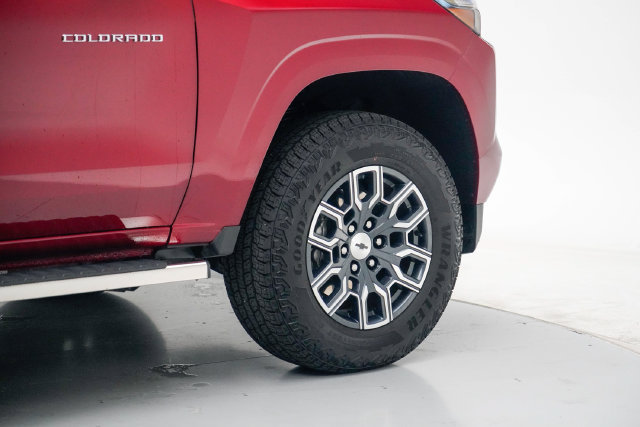 Used 2024 Chevrolet Colorado Z71 w/ Z71 Convenience Package 2 AWD/4WD image 8