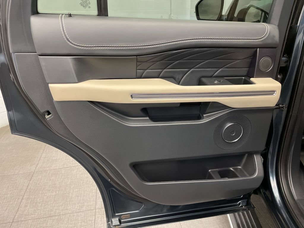 Used 2024 Ford Expedition Platinum image 24