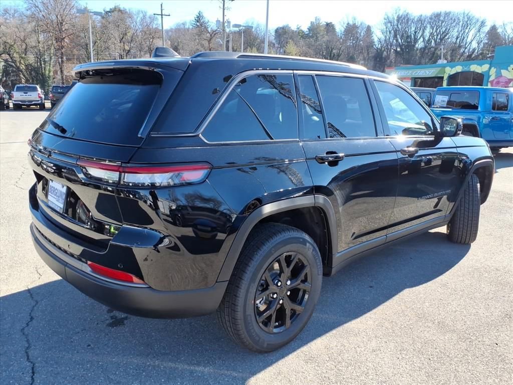 New 2026 Jeep Grand Cherokee Altitude image 4