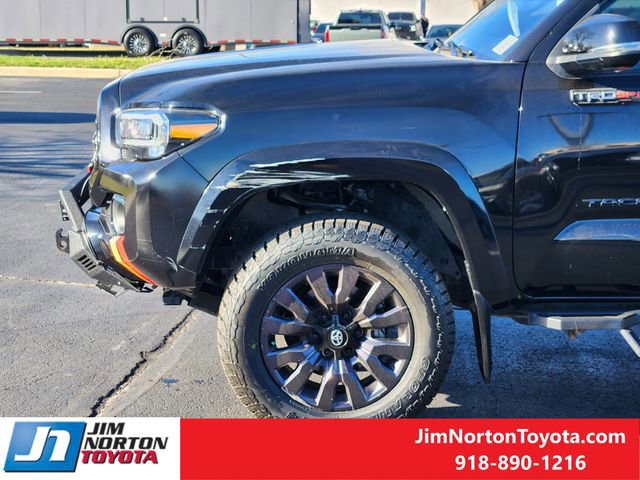 Used 2022 Toyota Tacoma Limited w/ Nightshade Package image 9