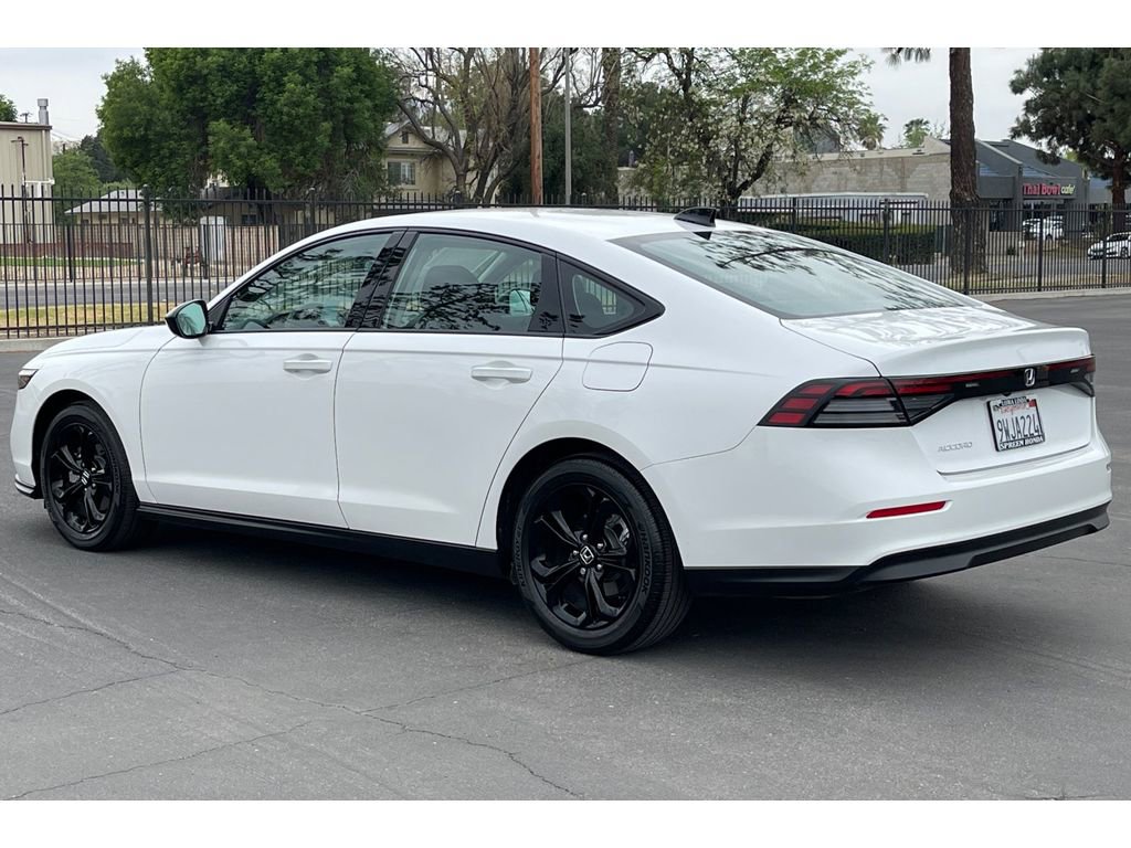 Certified 2025 Honda Accord SE image 3