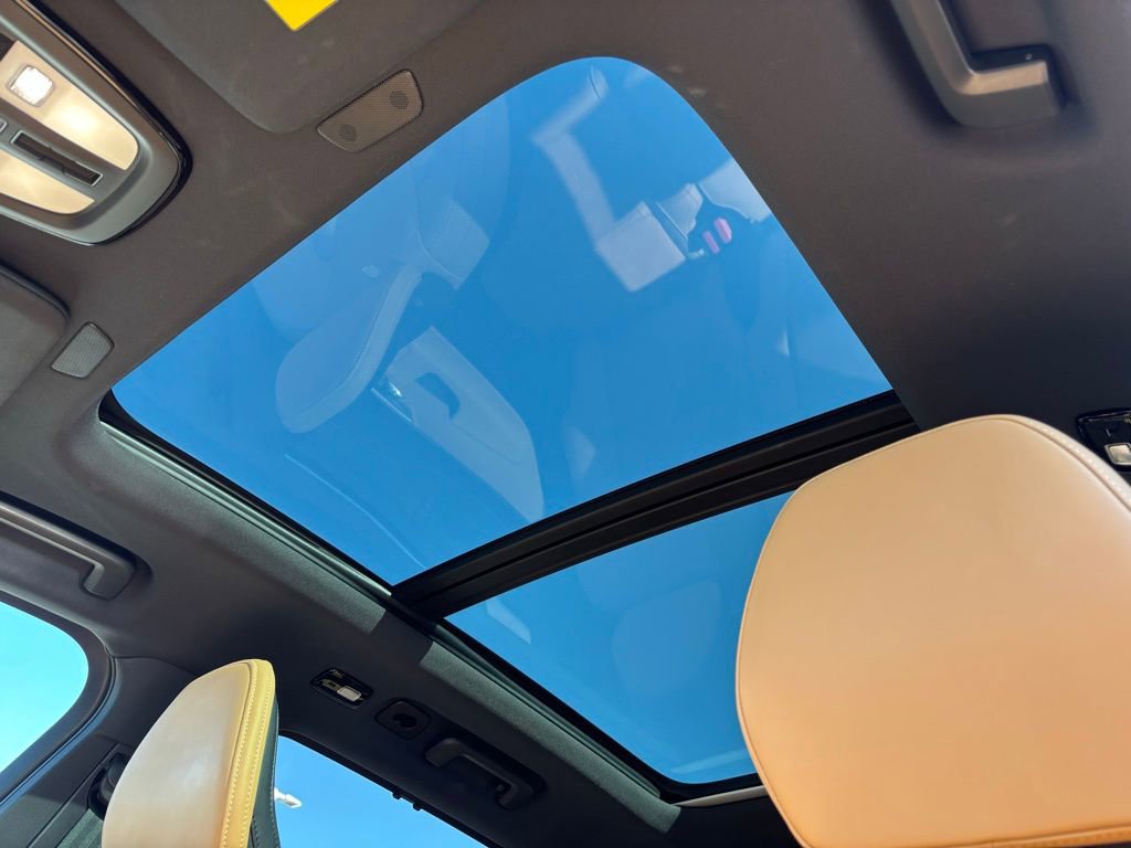 Certified 2024 Volvo XC90 T8 Ultimate w/ Protection Package Premier image 16