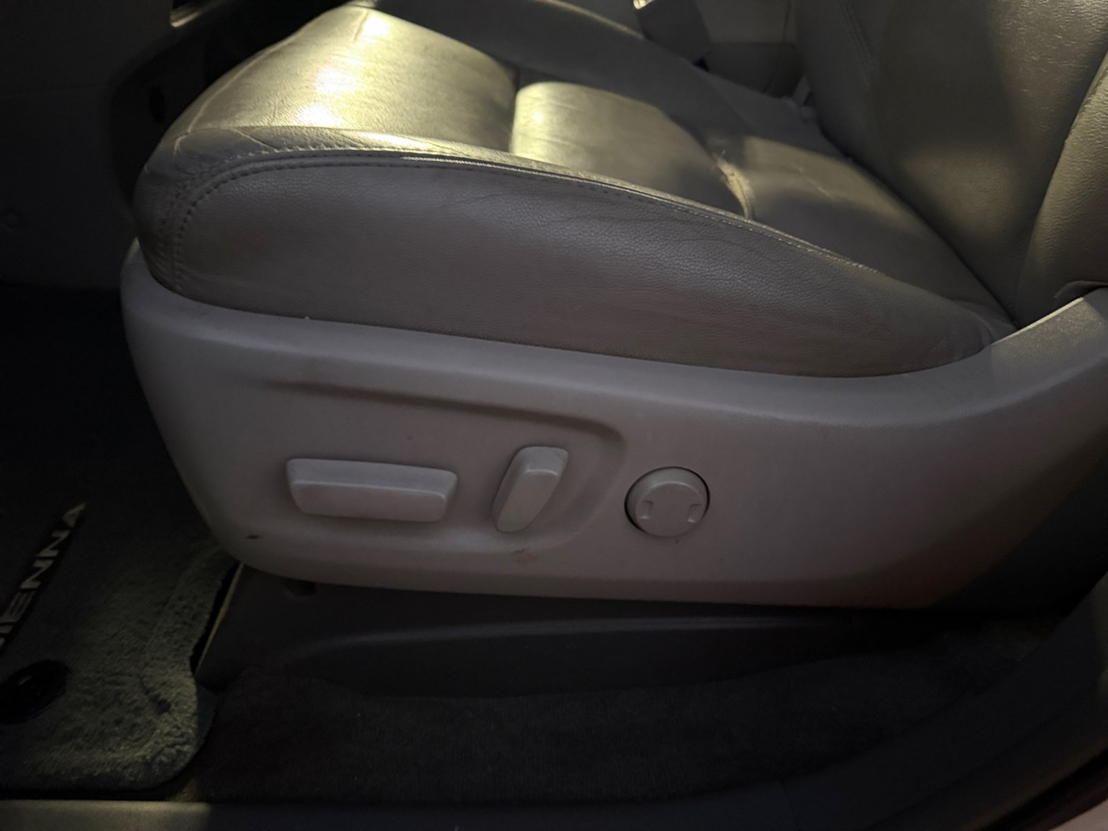 Used 2016 Toyota Sienna XLE FWD image 14