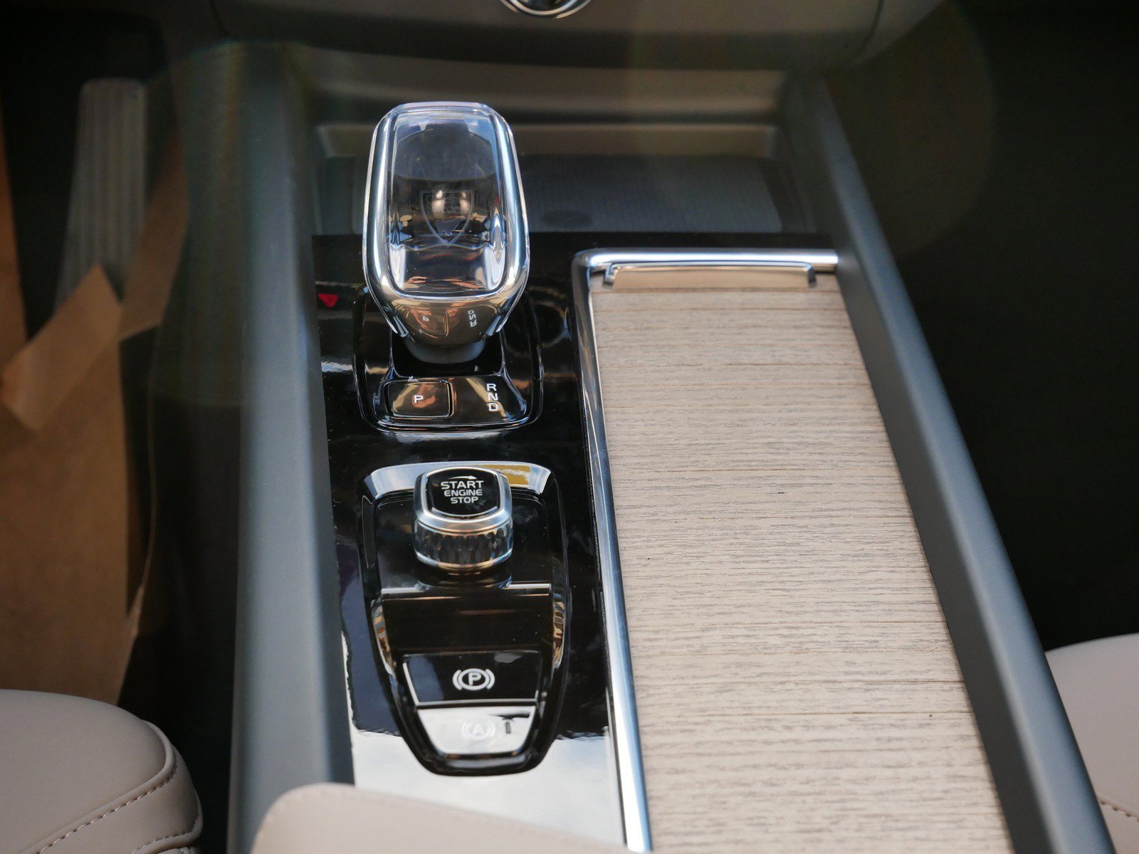 New 2027 Volvo XC60 B5 Plus AWD/4WD image 9
