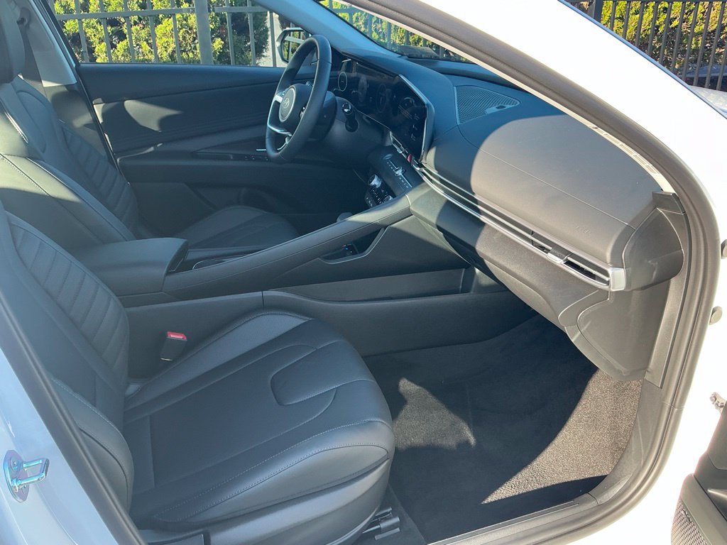 Certified 2026 Hyundai Elantra Limited FWD image 32