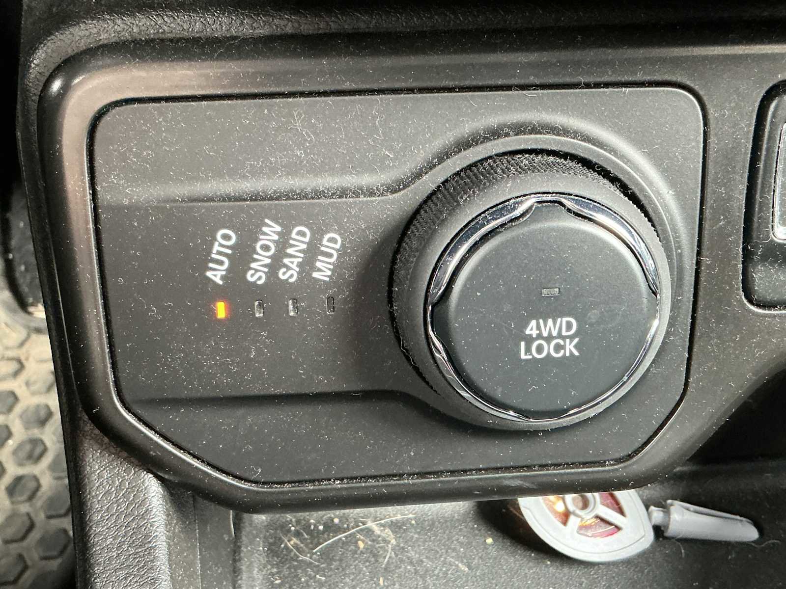 Used 2022 Jeep Renegade Latitude w/ Convenience Group AWD/4WD image 16