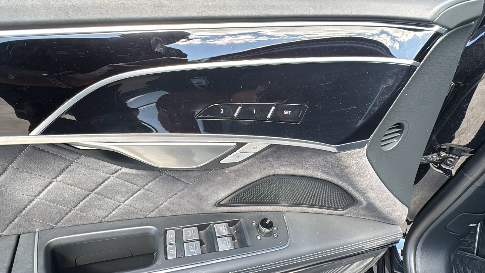 Used 2024 Audi S8 AWD/4WD image 13