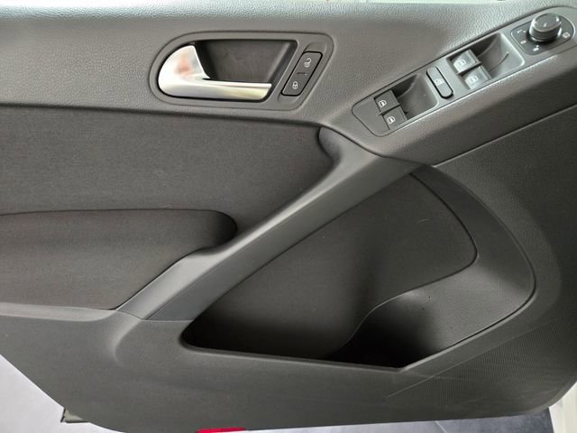 Used 2017 Volkswagen Tiguan S image 27