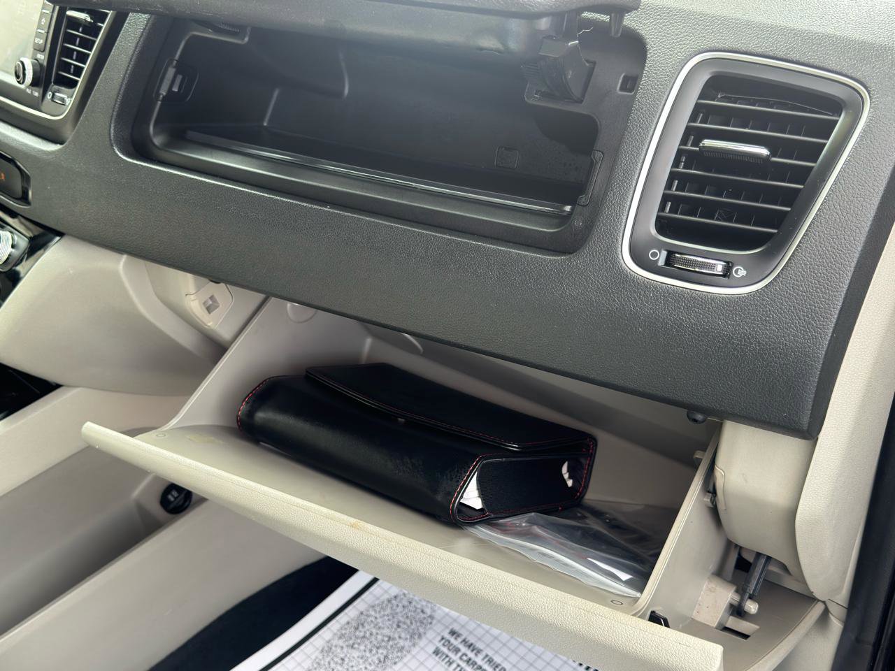 Used 2020 Kia Sedona EX image 35