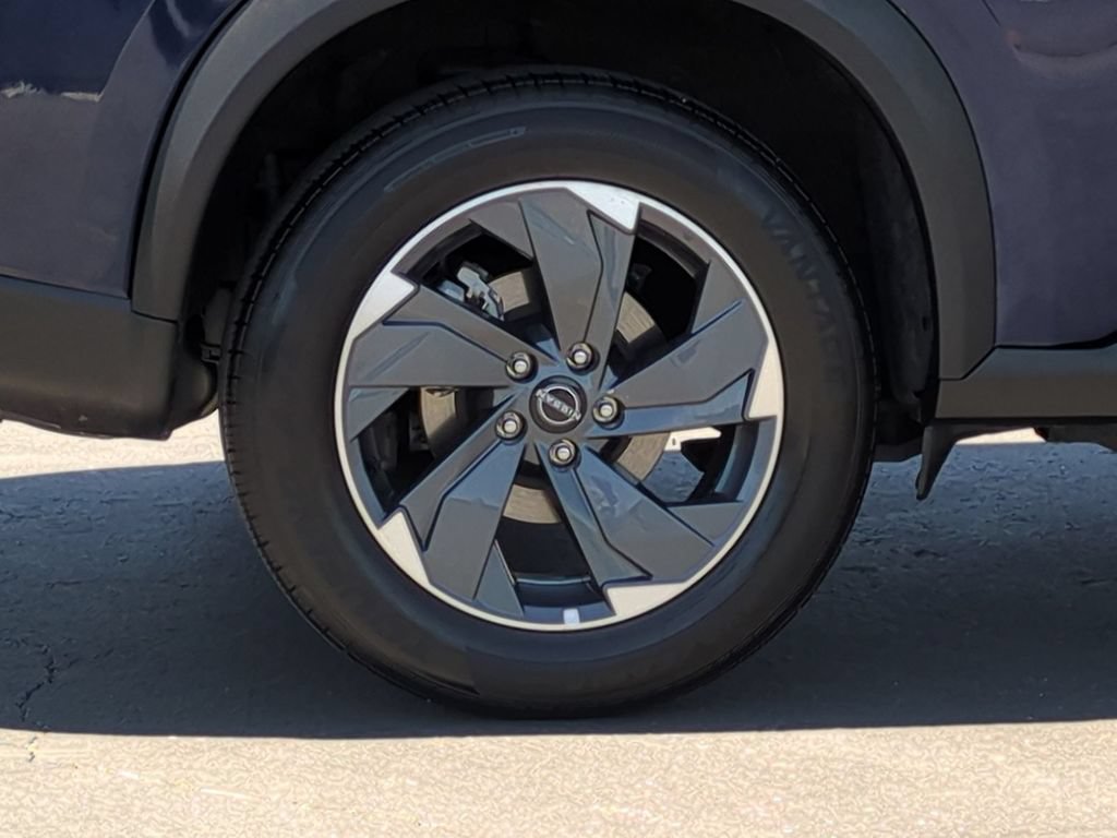 Used 2025 Nissan Rogue SV FWD image 36