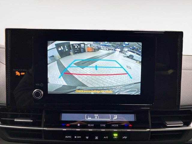 Used 2025 Toyota Sienna LE image 19