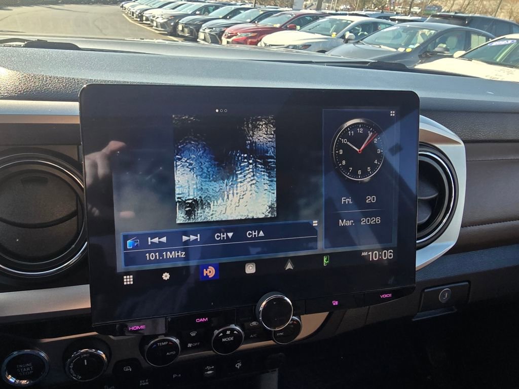 Used 2016 Toyota Tacoma Limited w/ Towing Package image 23