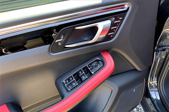 New 2026 Porsche Macan image 28