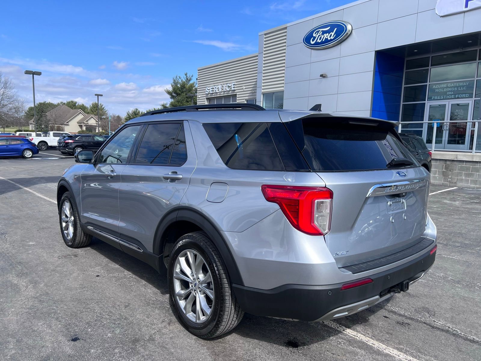 Used 2024 Ford Explorer XLT w/ Equipment Group 202A AWD/4WD image 5
