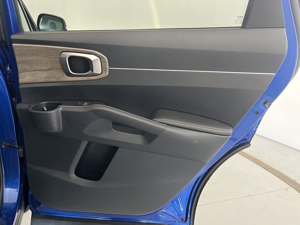 Used 2023 Kia Sorento EX w/ Panoramic Sunroof Package FWD image 29